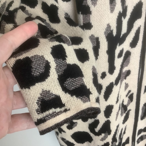 Chico's Leopard Print Open Cardigan Sweater Pockets Size2 - Picture 3 of 16
